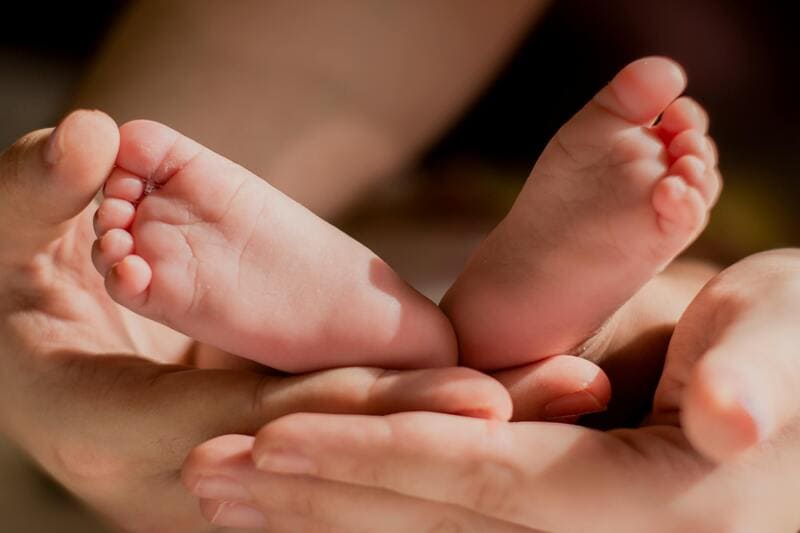 Ateliers massage bébé et massage enfant chez Douce Bio’té : bien-être et lien parent-enfant
