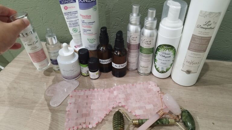 Application d’un produit naturel lors d’un soin visage personnalisé chez Douce bio'té à Bruay-la-Buissière